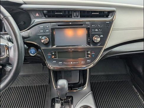 Used 2018 Toyota Avalon Limited image 10