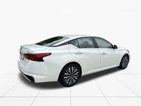 Used 2023 Nissan Altima 2.5 SV image 9