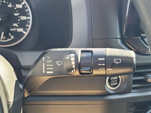 Used 2024 Nissan Pathfinder S image 18