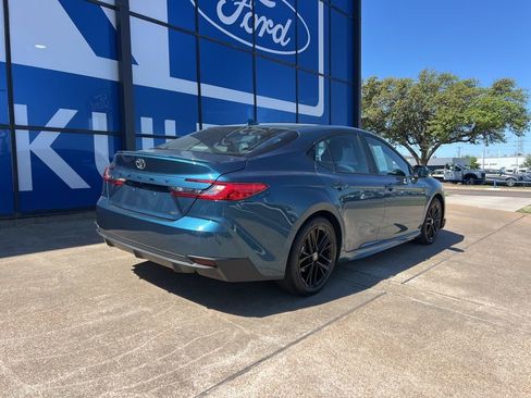 Used 2025 Toyota Camry SE image 8