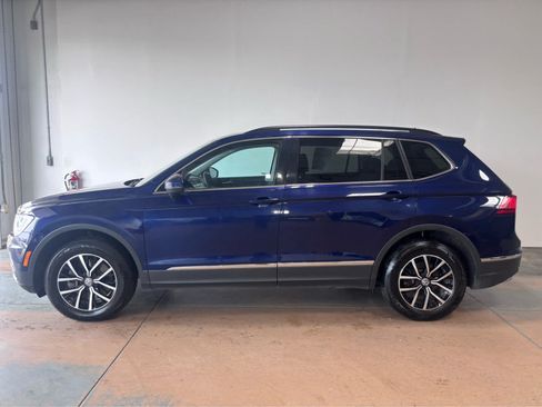 Used 2021 Volkswagen Tiguan SE w/ Panoramic Sunroof Package AWD/4WD image 2