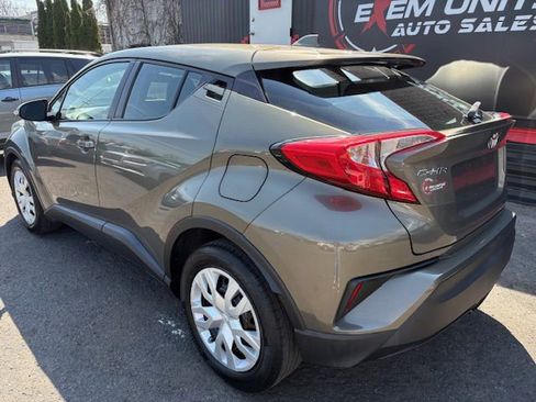 Used 2021 Toyota C-HR LE FWD image 4