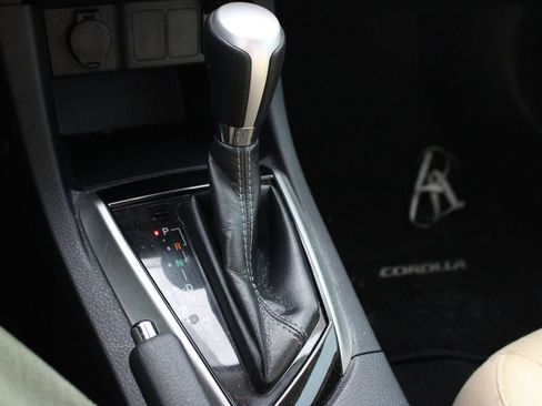 Used 2019 Toyota Corolla LE FWD image 17