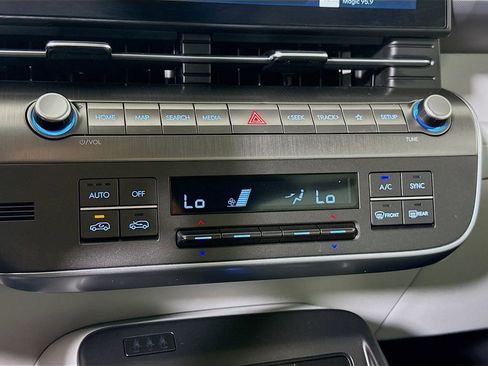 Used 2024 Hyundai Kona SEL w/ Convenience Package FWD image 8