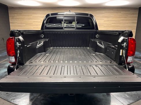 Used 2022 Toyota Tacoma SR image 22
