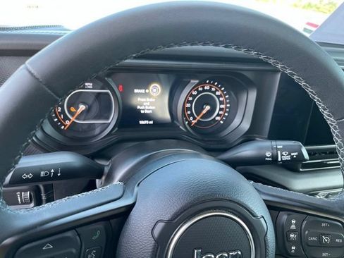 Used 2026 Jeep Gladiator Mojave AWD/4WD image 9