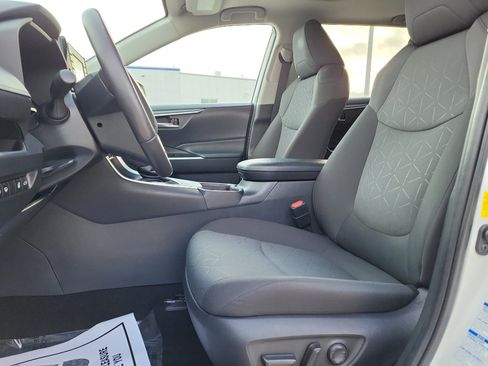 Used 2022 Toyota RAV4 XLE image 15