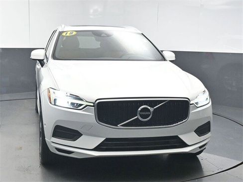 Used 2018 Volvo XC60 T5 Momentum w/ Vision Package image 3