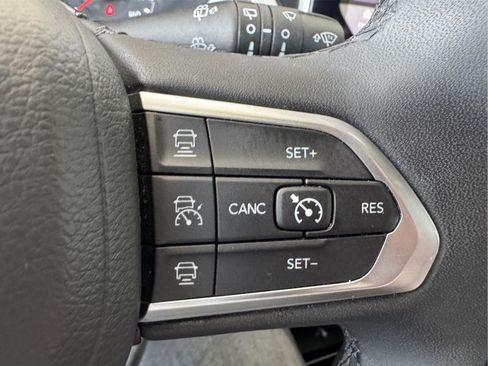 Used 2025 Jeep Compass Limited AWD/4WD image 15