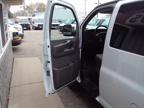 Used 2013 Chevrolet Express 1500 AWD image 15