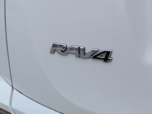 Used 2017 Toyota RAV4 LE FWD image 16