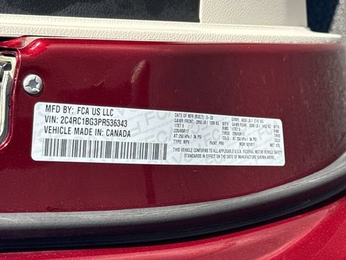 Used 2023 Chrysler Pacifica Touring-L FWD image 21