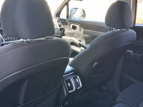 Used 2021 Kia Sorento LX AWD/4WD image 18