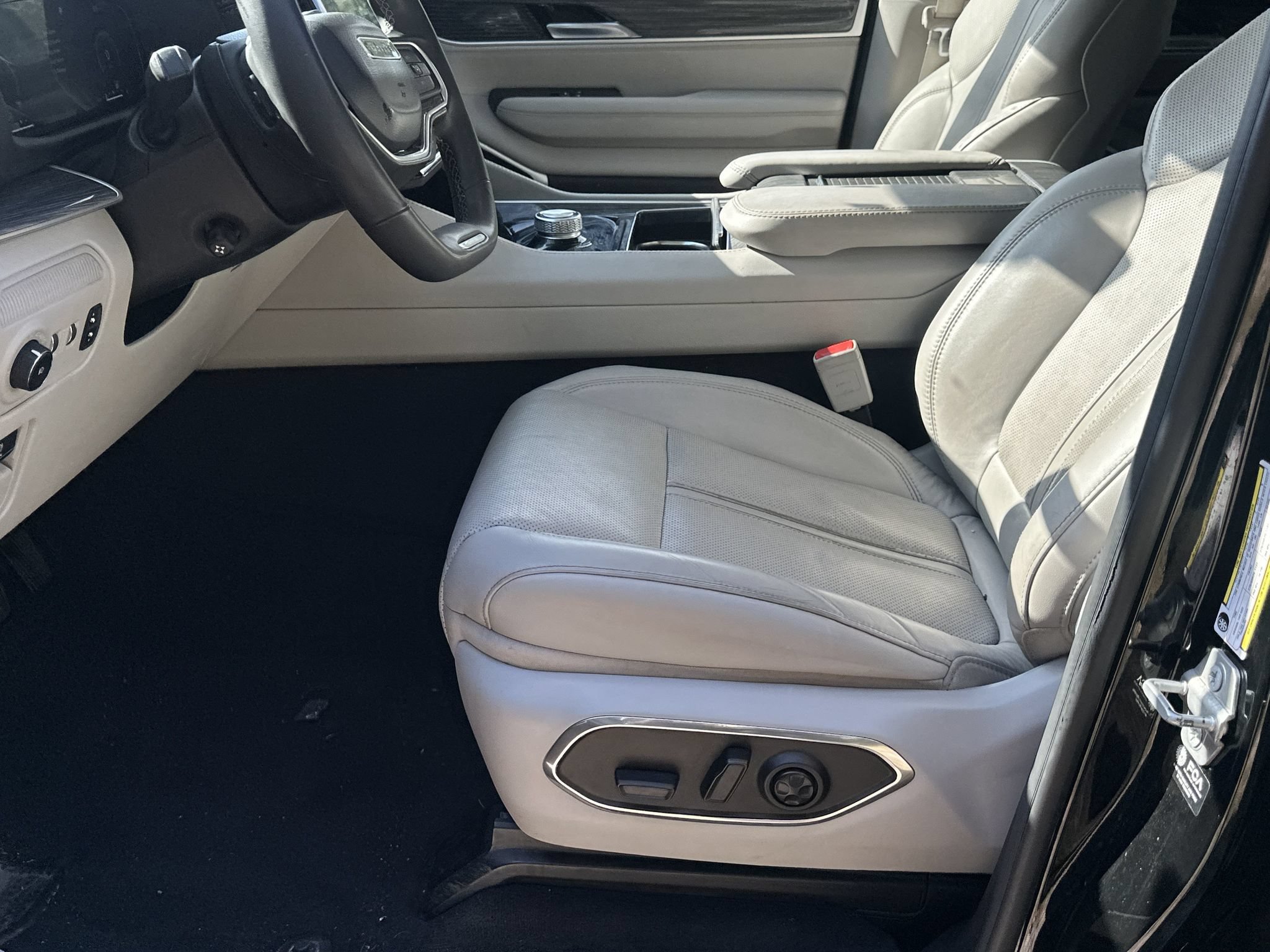 Used 2022 Jeep Wagoneer Series III w/ Flexible Seating Group RWD image 9