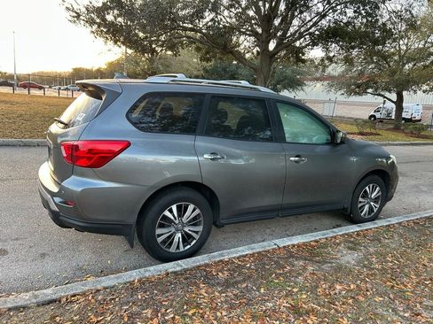 Used 2019 Nissan Pathfinder S image 5