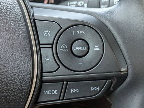 Used 2023 Toyota Corolla Cross XLE w/ Convenience Package image 24