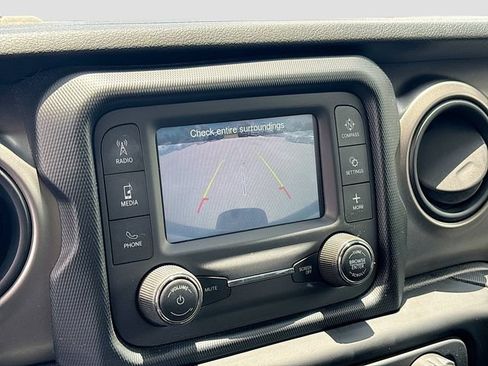 Used 2019 Jeep Wrangler Sport AWD/4WD image 14