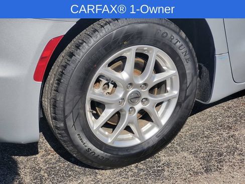 Used 2024 Chrysler Pacifica Touring-L FWD image 6