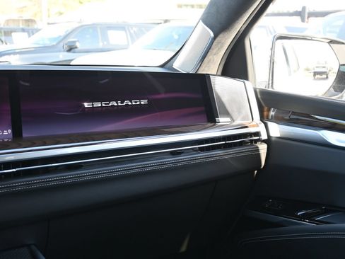 Used 2025 Cadillac Escalade Sport Platinum AWD/4WD image 8