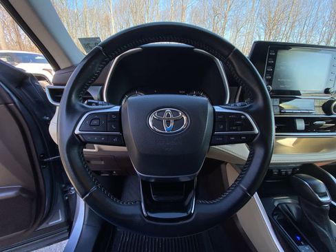 Used 2021 Toyota Highlander XLE image 31