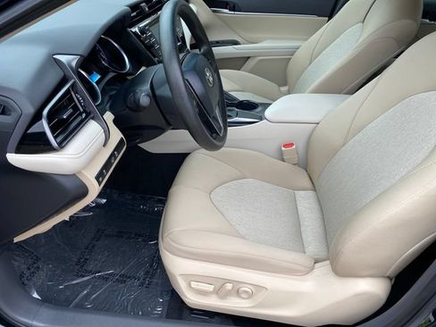 Used 2019 Toyota Camry LE w/ Convenience Package FWD image 10