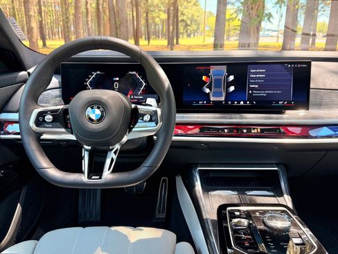 Certified 2025 BMW 760i xDrive w/ Executive Package AWD/4WD image 3