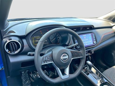 Used 2024 Nissan Kicks SR image 9