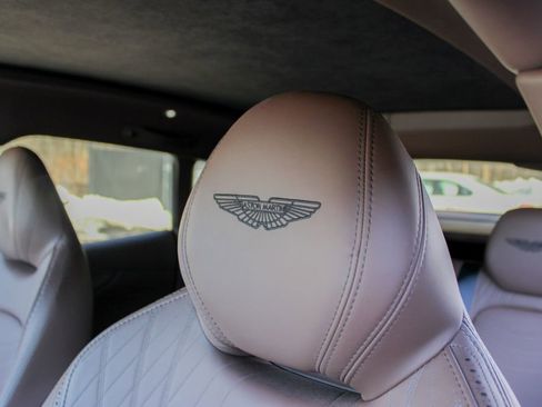 Used 2022 Aston Martin DBX image 9