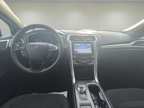 Used 2017 Ford Fusion SE w/ Fusion SE Technology Package image 9