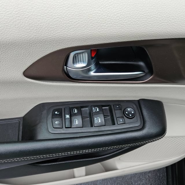 Used 2022 Chrysler Voyager LX FWD image 14