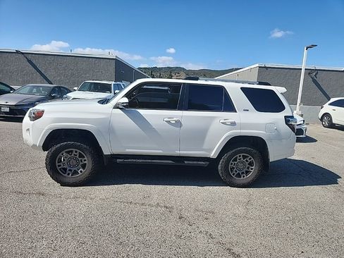 Used 2022 Toyota 4Runner SR5 Premium w/ Moonroof Package AWD/4WD image 2
