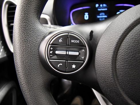 Certified 2025 Kia Soul LX w/ LX Technology Package FWD image 19