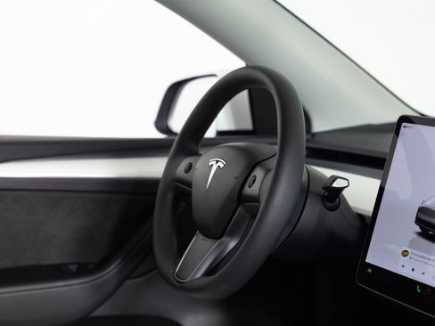 Used 2023 Tesla Model Y Long Range AWD/4WD image 25