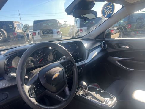 Used 2025 Chevrolet Trax LS image 10