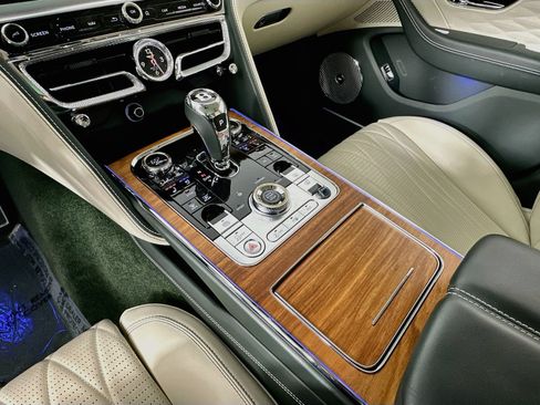 Certified 2024 Bentley Flying Spur Azure AWD/4WD image 16
