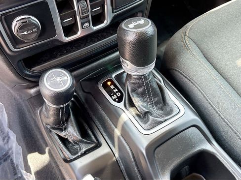 Used 2024 Jeep Wrangler Unlimited AWD/4WD image 19