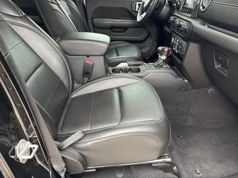 Used 2023 Jeep Wrangler Sahara image 15