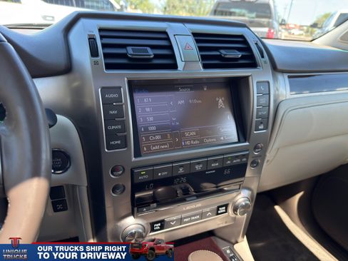 Used 2017 Lexus GX 460 Premium w/ Premium Package image 32