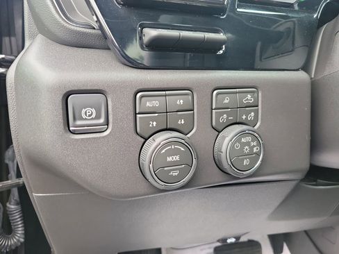 Used 2026 Chevrolet Silverado 1500 ZR2 AWD/4WD image 26