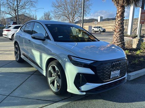 Used 2025 Audi Q4 e-tron Premium Plus w/ Premium Plus image 4