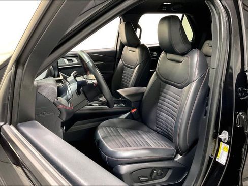 Used 2025 Ford Explorer ST-Line w/ ST-Line Street Pack AWD/4WD image 25