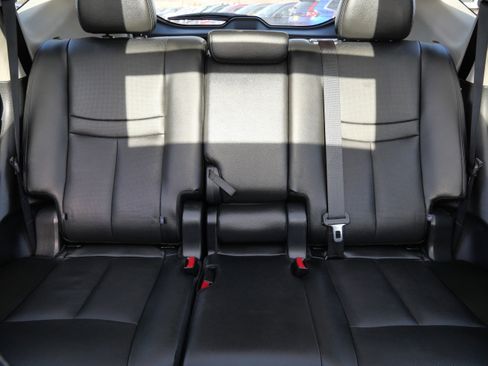 Used 2020 Nissan Rogue SL w/ Premium Package image 13