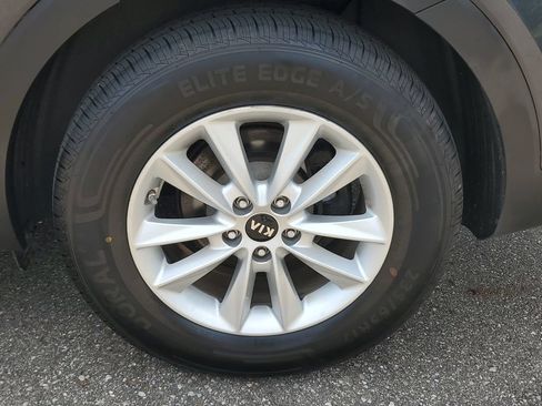 Used 2019 Kia Sorento AWD image 6