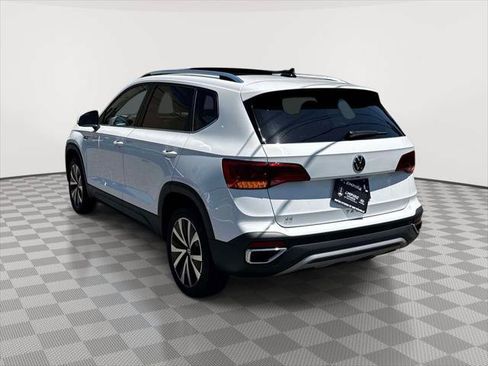Used 2024 Volkswagen Taos SE FWD image 4