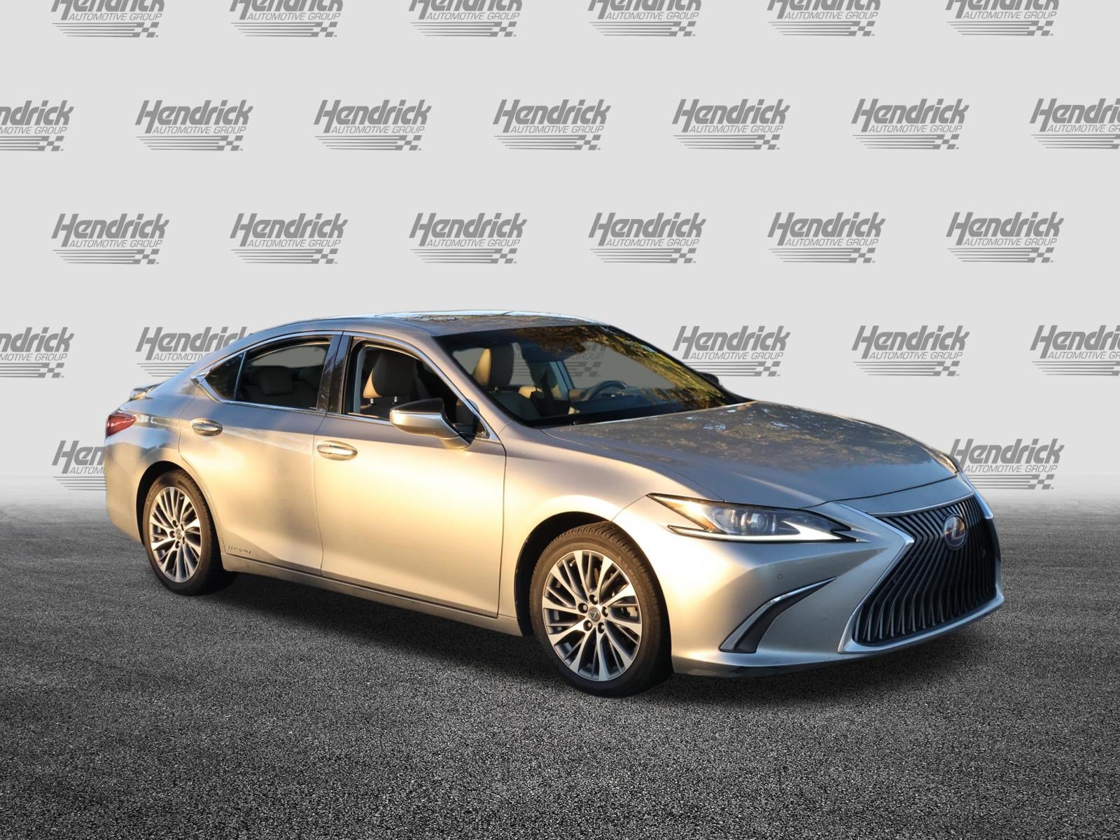 Used 2020 Lexus ES 300h w/ Premium Package FWD image 2
