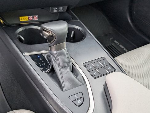 Used 2023 Lexus UX 250h F Sport image 16