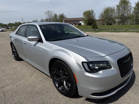 Used 2023 Chrysler 300 S RWD image 1
