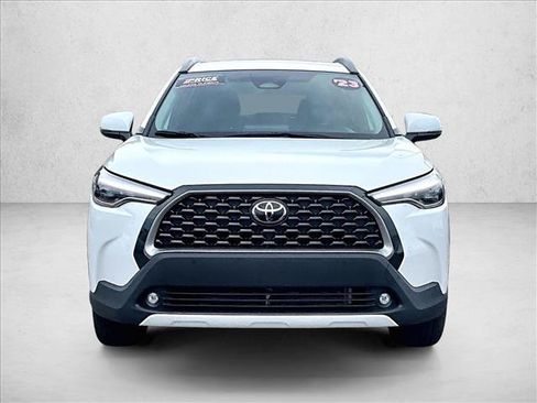 Used 2023 Toyota Corolla Cross XLE FWD image 3