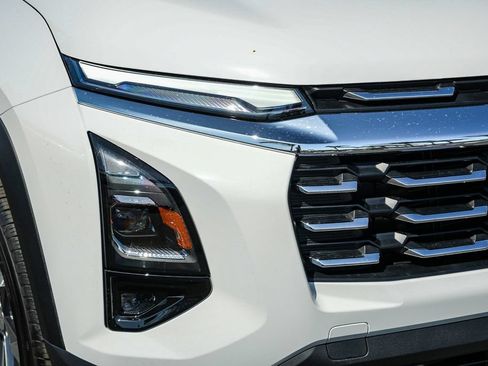 New 2026 Chevrolet Equinox LT w/ Convenience Package II FWD image 8