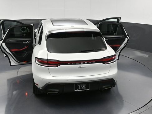 Certified 2025 Porsche Macan image 34